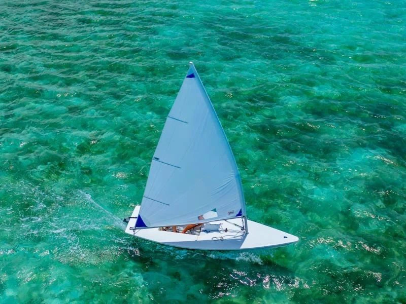 Boot an der Küste von Playa Pesquero