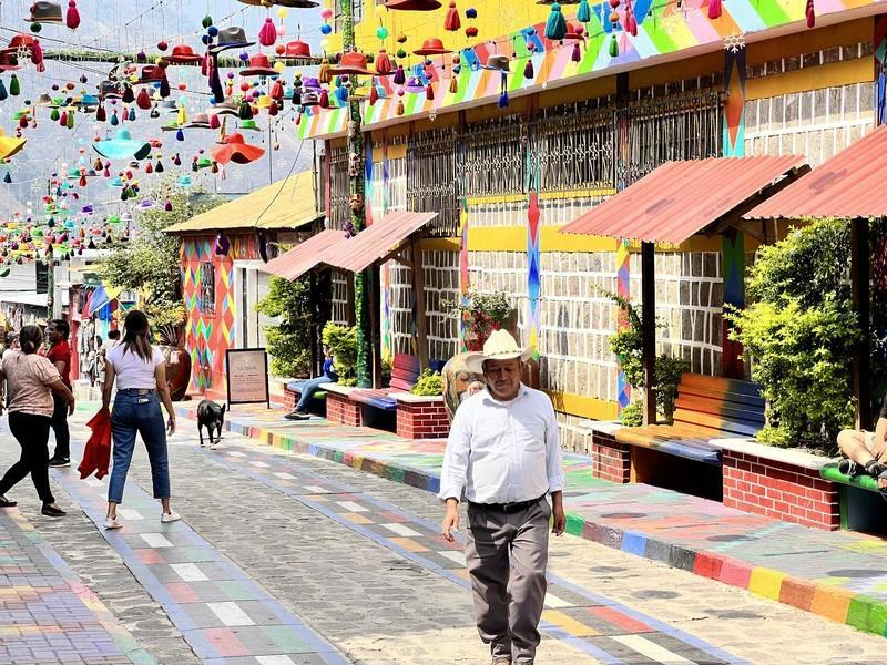 Panajachel bunte Häuser
