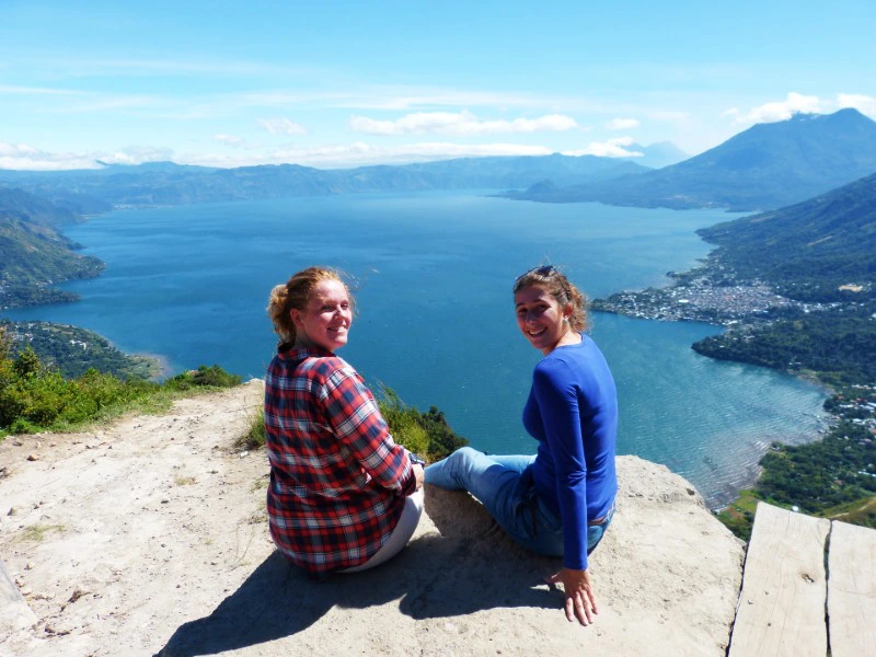 Reisende am Aussichtpunkt der Indian Nose