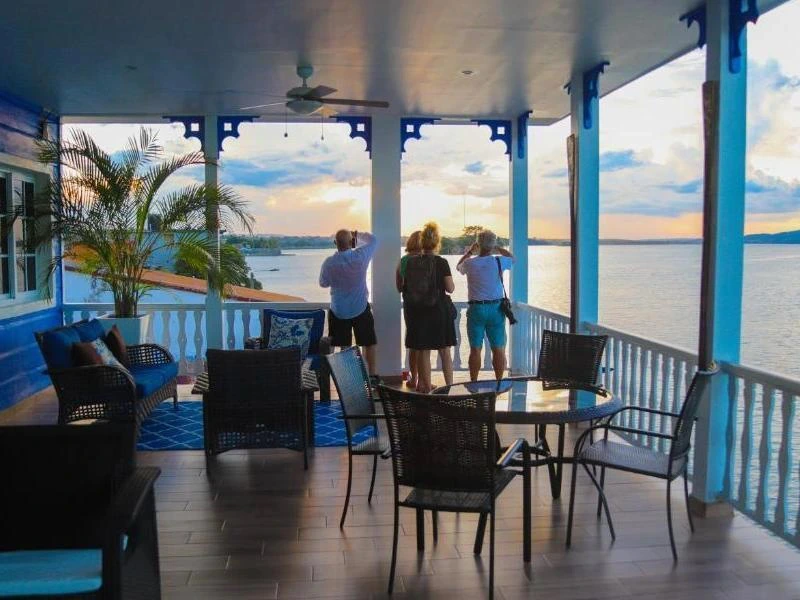 Terrasse vom Hotel in Flores in Guatemala