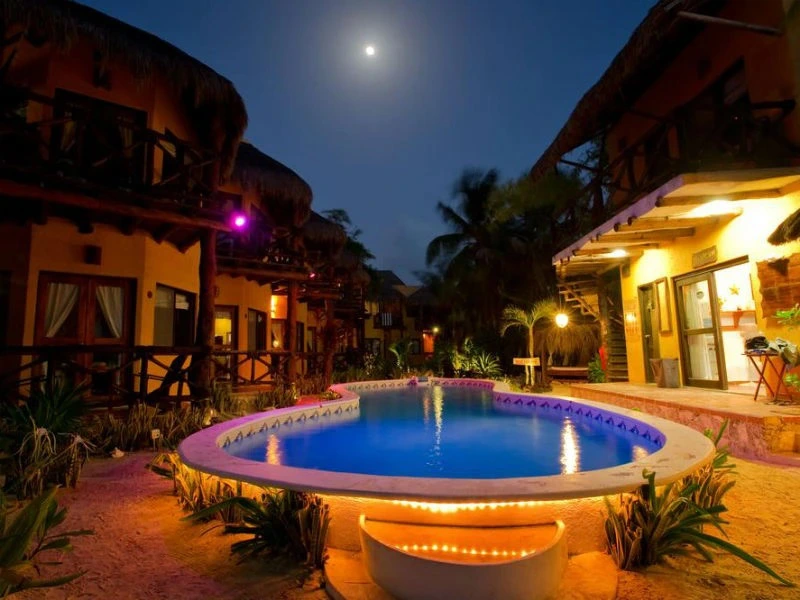 Pool im Hotel auf Holbox in Mexiko