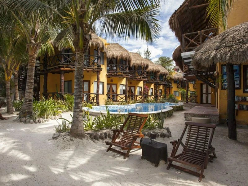 Pool im Hotel auf Holbox in Mexiko