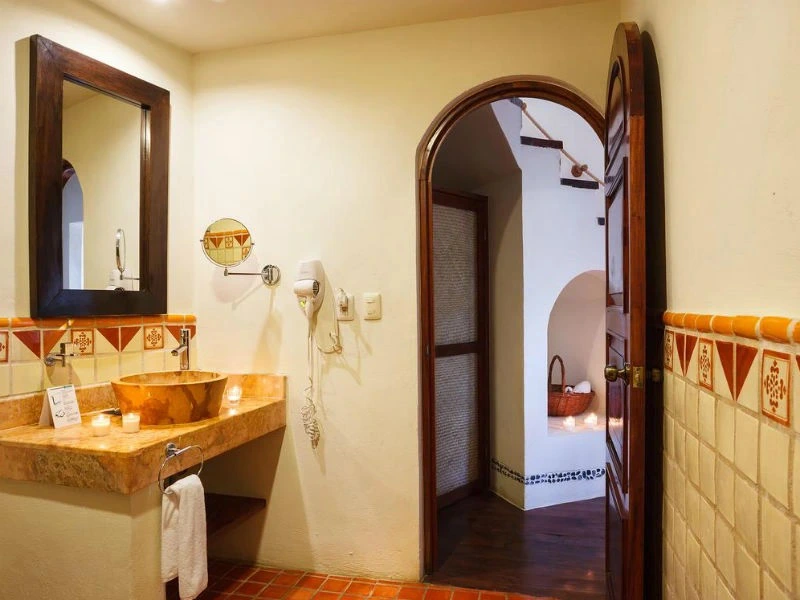 Bad im Hotel auf Holbox in Mexiko