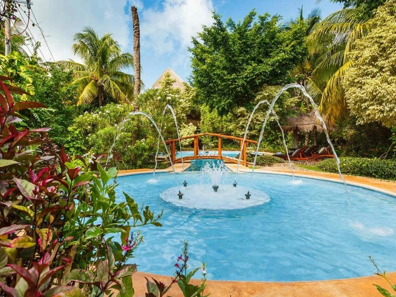 Pool im Hotel auf Holbox in Mexiko