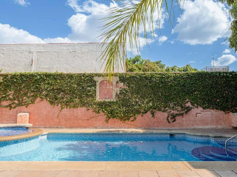 Pool im Komforthotel