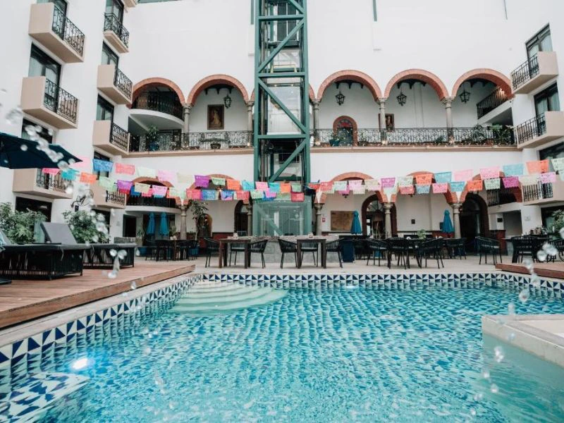 Pool im Komforthotel in Puebla