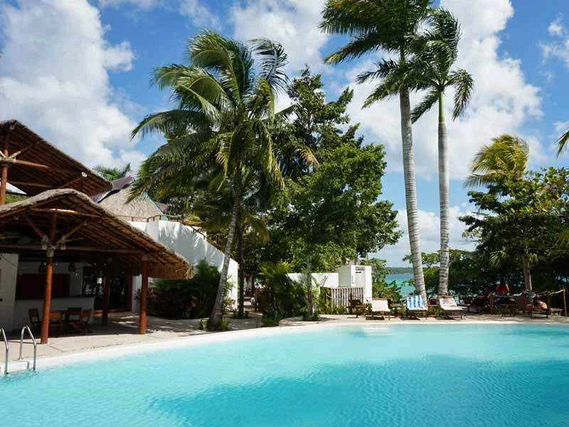 Pool in Bacalar in Mexiko