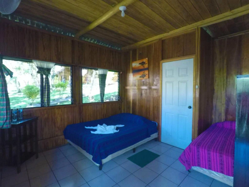 einfach ausgestattete Zimmer in Lanquin, Guatemala