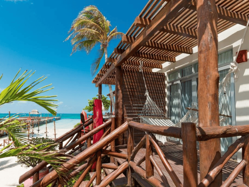 Hängematte auf Terrasse auf der Isla Holbox