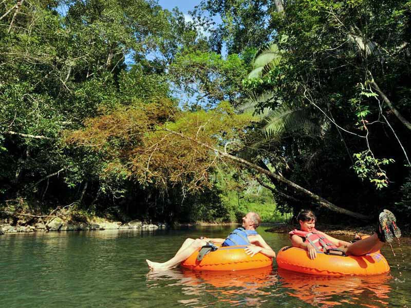 Tubing im Fluss in Belize
