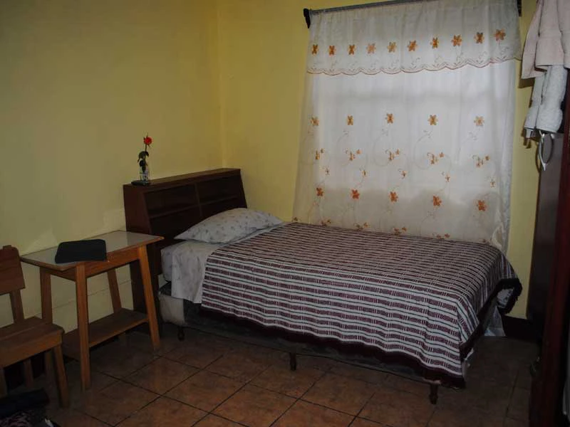 Bett im Homestay in Guatemala