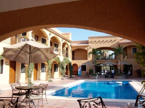 Pool eines Hotels in Loreto