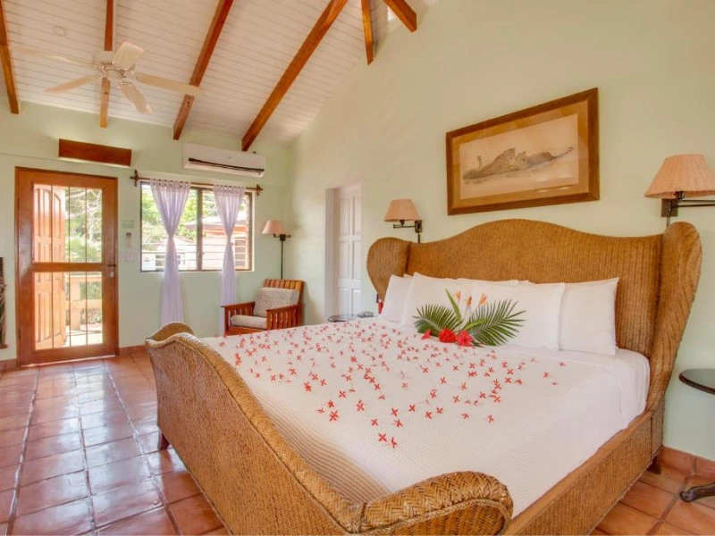 Bett im Hotel in Placencia in Belize