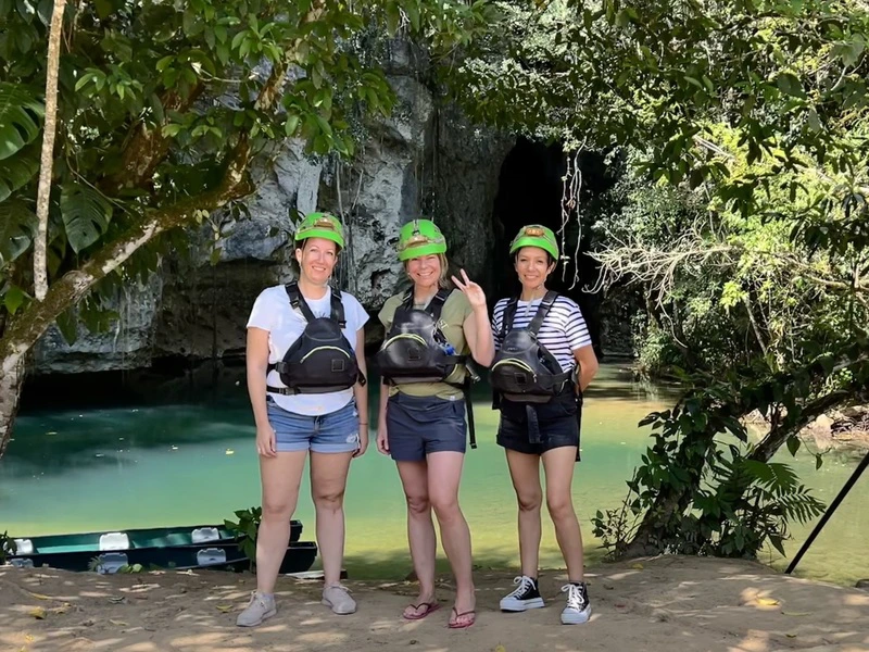 Gruppe bei Kanutour bei San Igacio in Belize