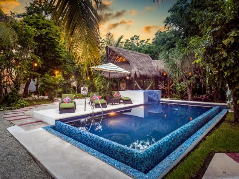 Erfrischender Pool in Cozumel in Mexiko