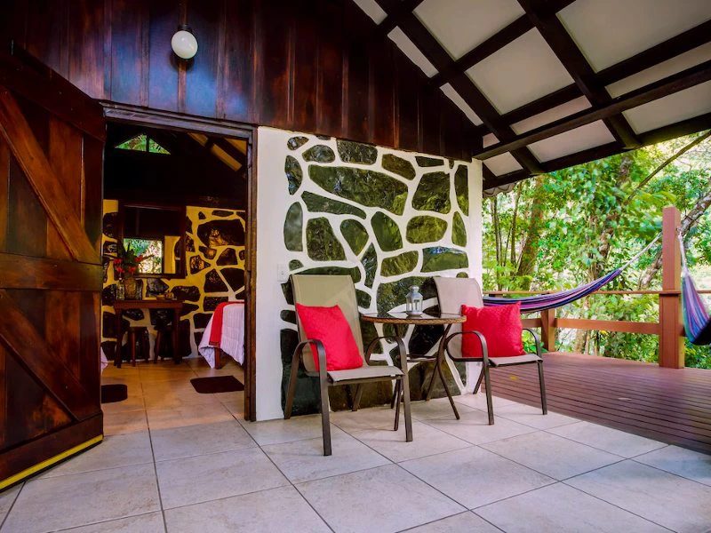 Sessel vor der Unterkunft in Belize