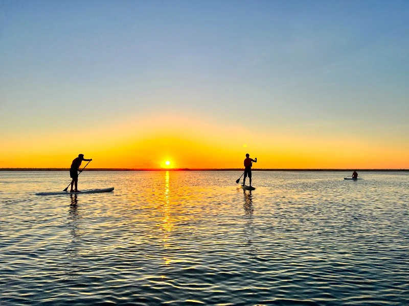 SUP-Board im Sonnenaufgang in Mexiko