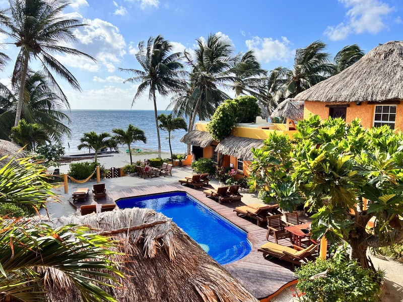 Pool im Hotel in Caye Caulker in Belize