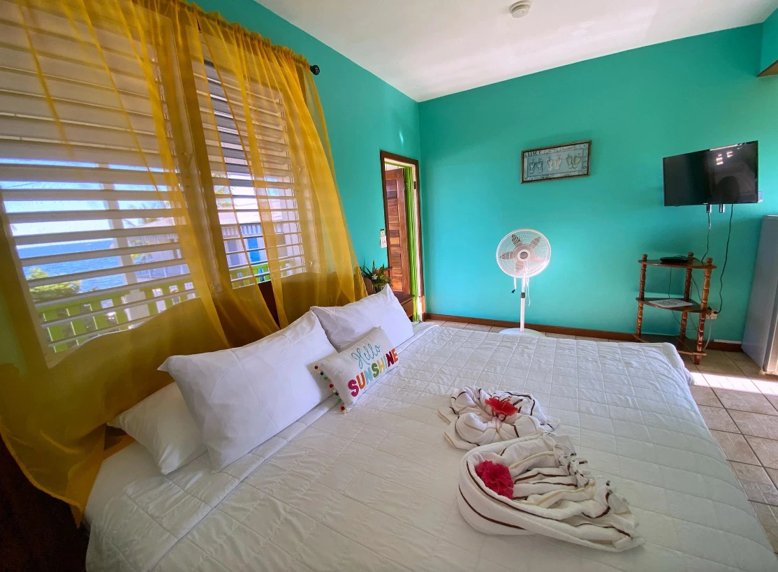 Bett im Hotel in Placencia in Belize