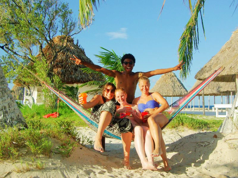 Gruppe in Haengematte in Belize