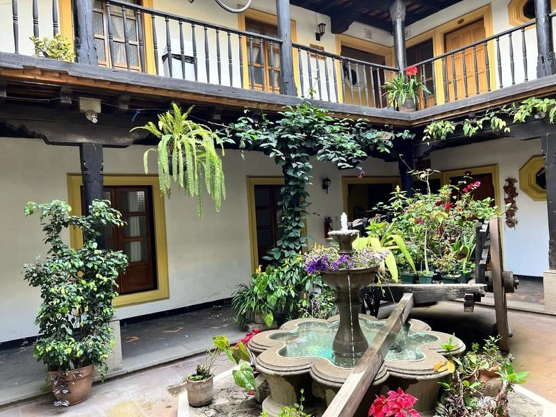 Hotel mit Brunnen in Antigua in Guatemala