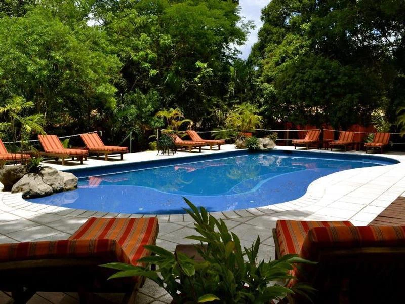 Pool im Hotel bei Tikal in Guatemala