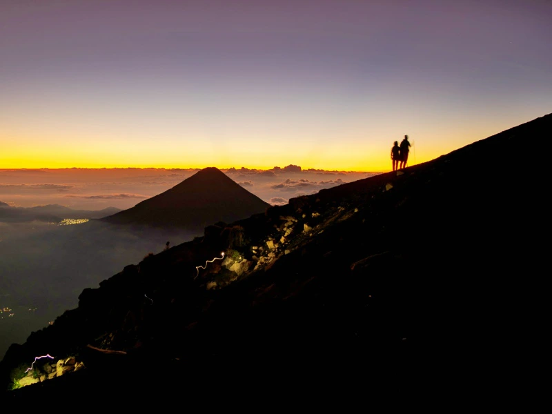 Sonnenuntergang am Acatenango Vulkan in Guatemala
