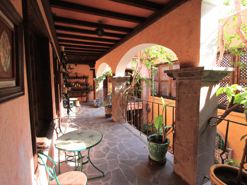 Courtyard im Hotel in Loreto in Mexiko