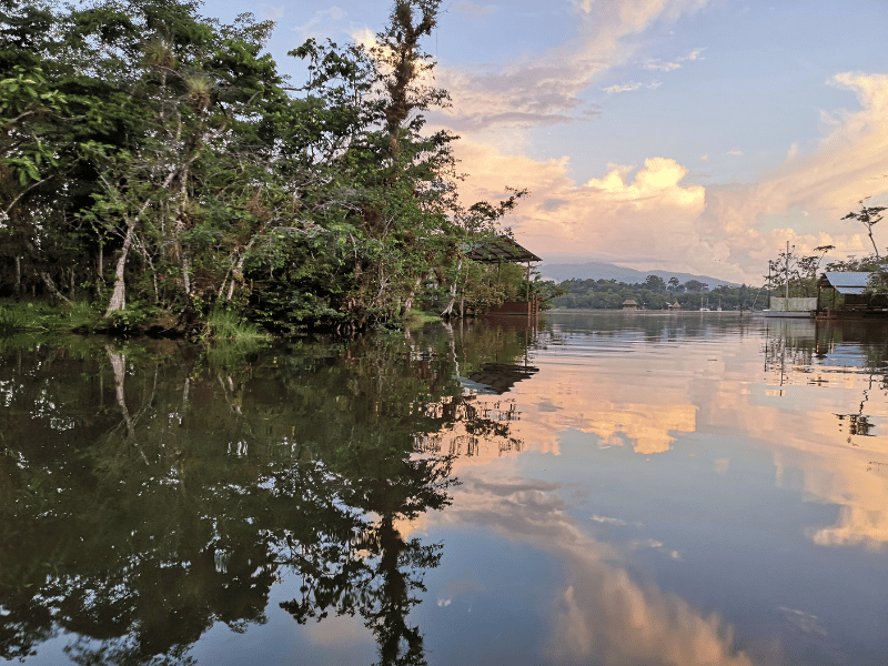 Sonnenuntergang am Rio Dulce