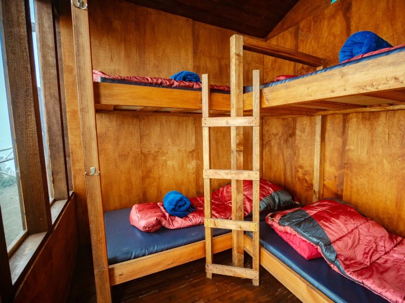 Im Inneren der einfachen Cabin auf dem Acatenango