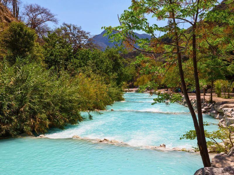 Türkisblauer Fluss in Tolantongo in Mexiko