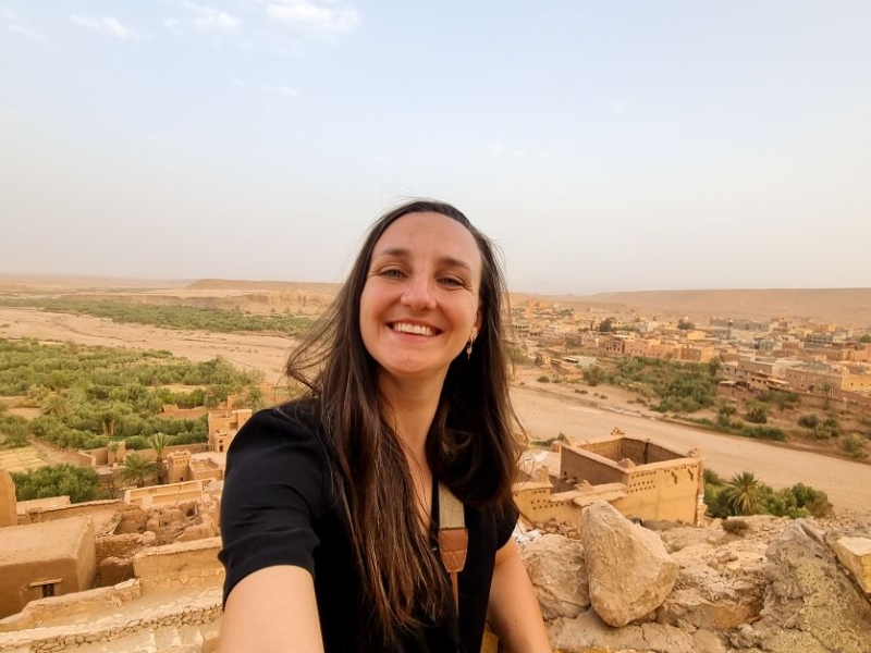 Reisende Selfie inmitten der Wüste von Marokko