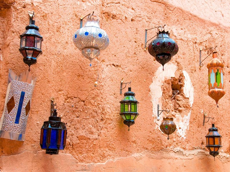 Bunte Lampen in Marokko