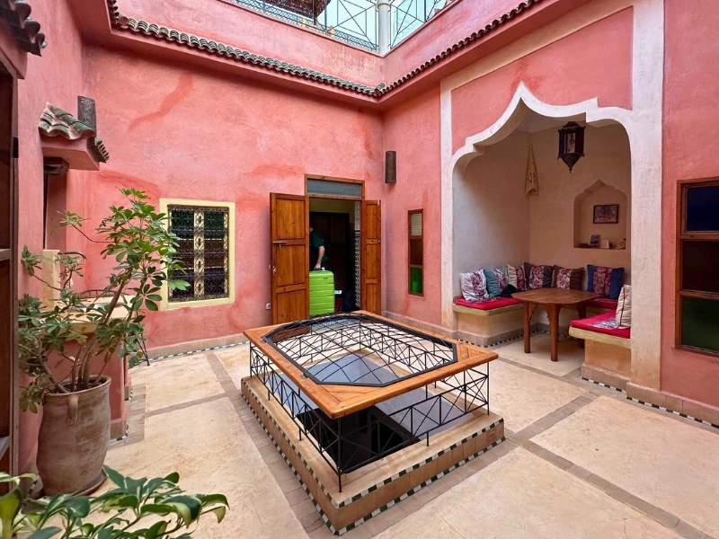 Innenhof eines Riads in Marrakesch, Marokko