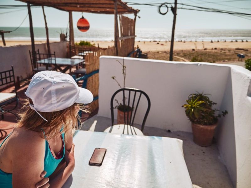 Am Strand von Asilah essen in Marokko