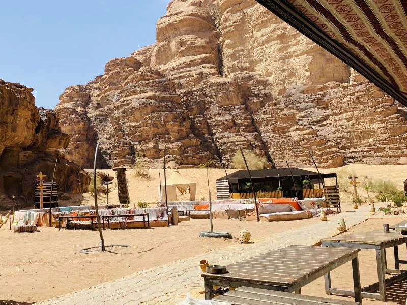 Hauptplatz im Camp im Wadi Rum, Jordanien