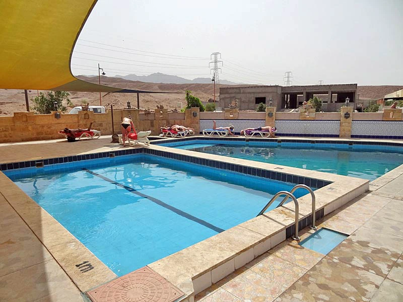 Pool von der Budgetunterkunft in Aqaba Jordanien
