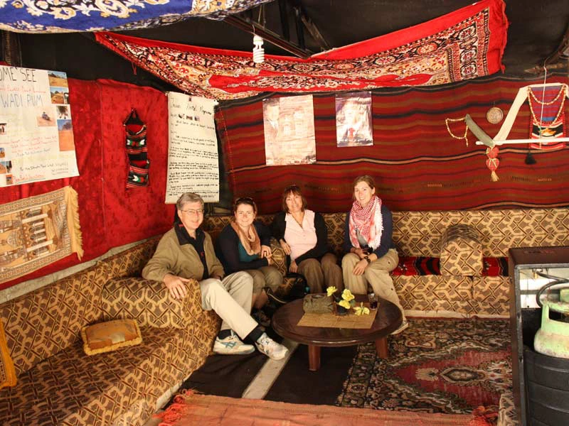 Sitzecke im Hotel in Dana, Jordanien