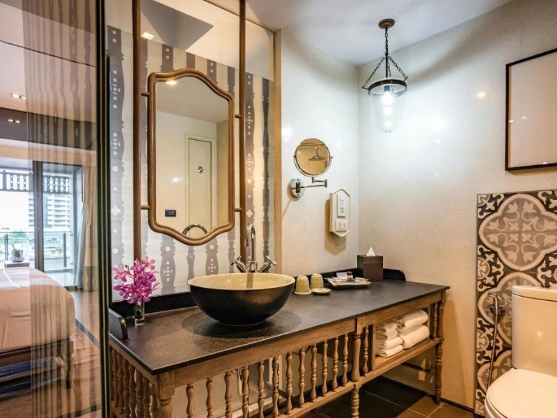 Bangkok Komfort Hotel Riva Surya Bathroom