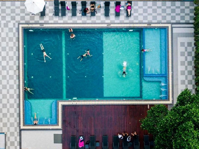 Hotelpool am River Kwai