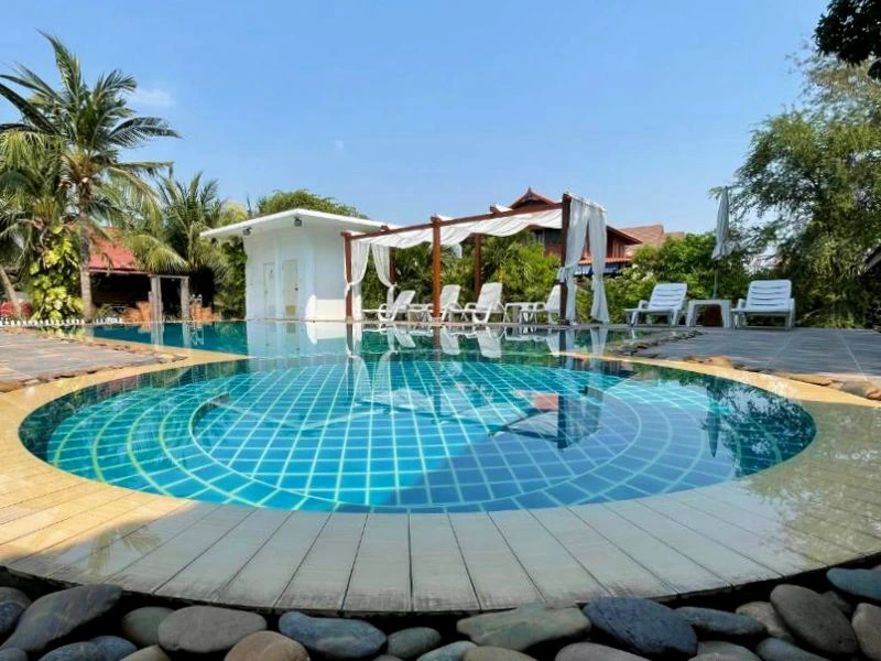 Hotelpool in Ayutthaya