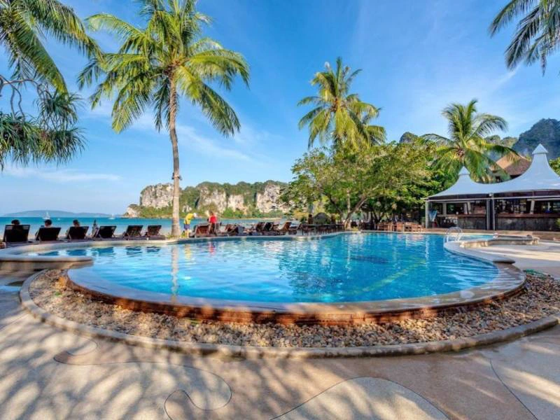 Hotelpool auf Railay Bay