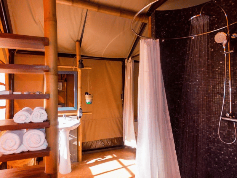 Badezimmer der Zelte im Khao Yao Nationalpark in Thailand