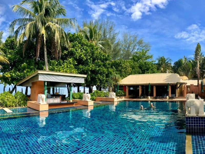 Pool im Khao Lak Hotel