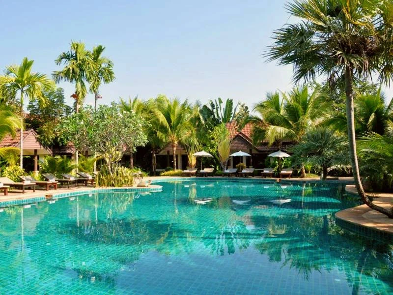 Pool im Hotel in Chiang Rai, Thailand