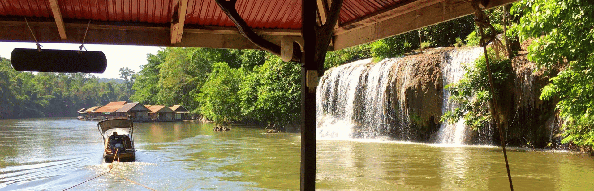 River Kwai und Wasserfall im Sai Yok Nationalpark in Thailand