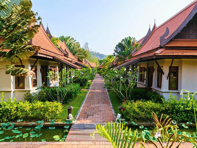 Hotel mit grünen Garten in Khao Lak, Thailand