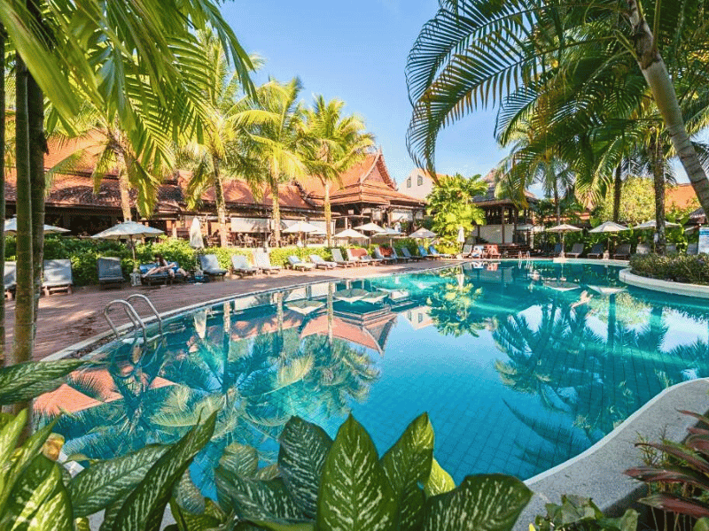 Pool im Hotel in Khao Lak, Thailand