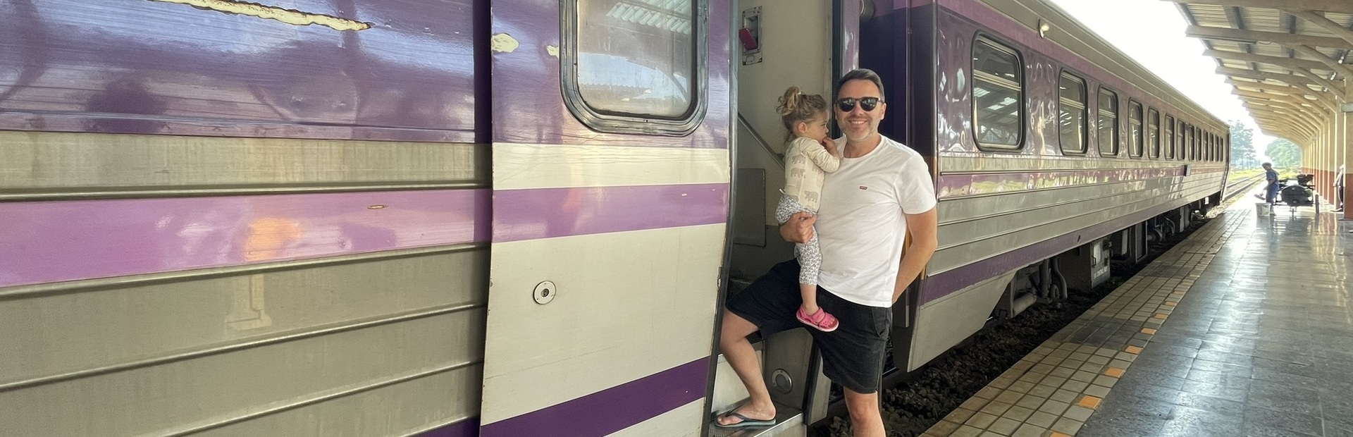 Fahrt mit der Familie im Nachtzug