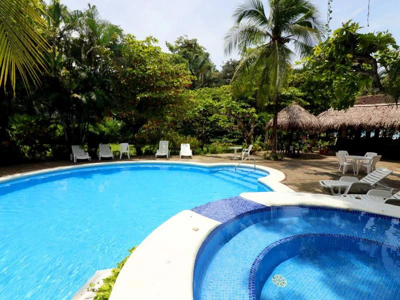Pool im Strandhotel in Manuel Antonio, Costa Rica